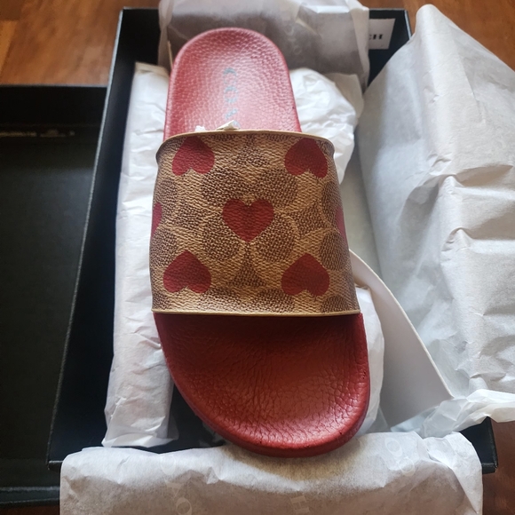 Coach Udele tan Sport Slide With red Heart Print sz 9 NWB SOLD OUT - Picture 2 of 9